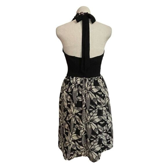 London Times Fit & Flair Black Floral Halter Dress Size 6 - Picture 3 of 10